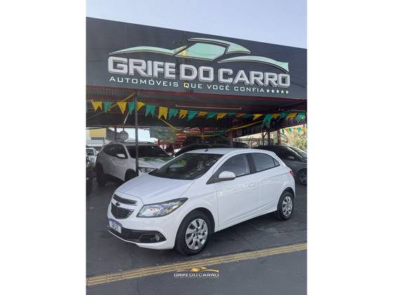 CHEVROLET ONIX 1.4 MPFI LT 8V FLEX 4P MANUAL CHEVROLET ONIX 1.4 MPFI LT 8V FLEX 4P MANUAL